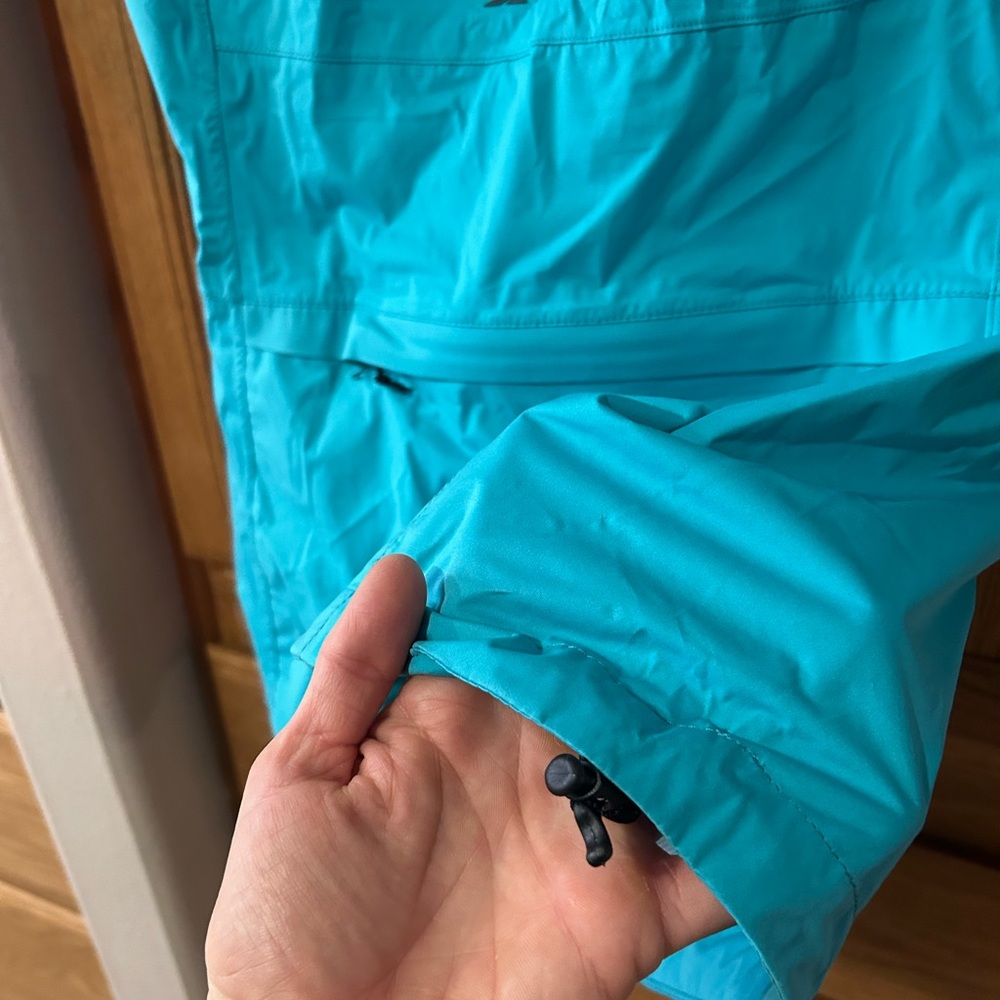 Altra packable waterproof running vestt - Picture 3 of 5